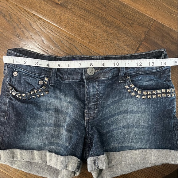 Miley Cyrus Max Azria Jean Shorts - Picture 8 of 8